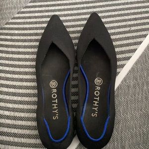 Rothy’s black points